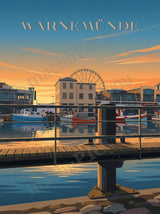 Warnemünde — Steg ins Abendgold — Illustriertes Reiseposter aus echtem Foto | machuPICyou