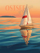 Ostsee — segeln im Abendgold — Illustriertes Reiseposter aus echtem Foto | machuPICyou