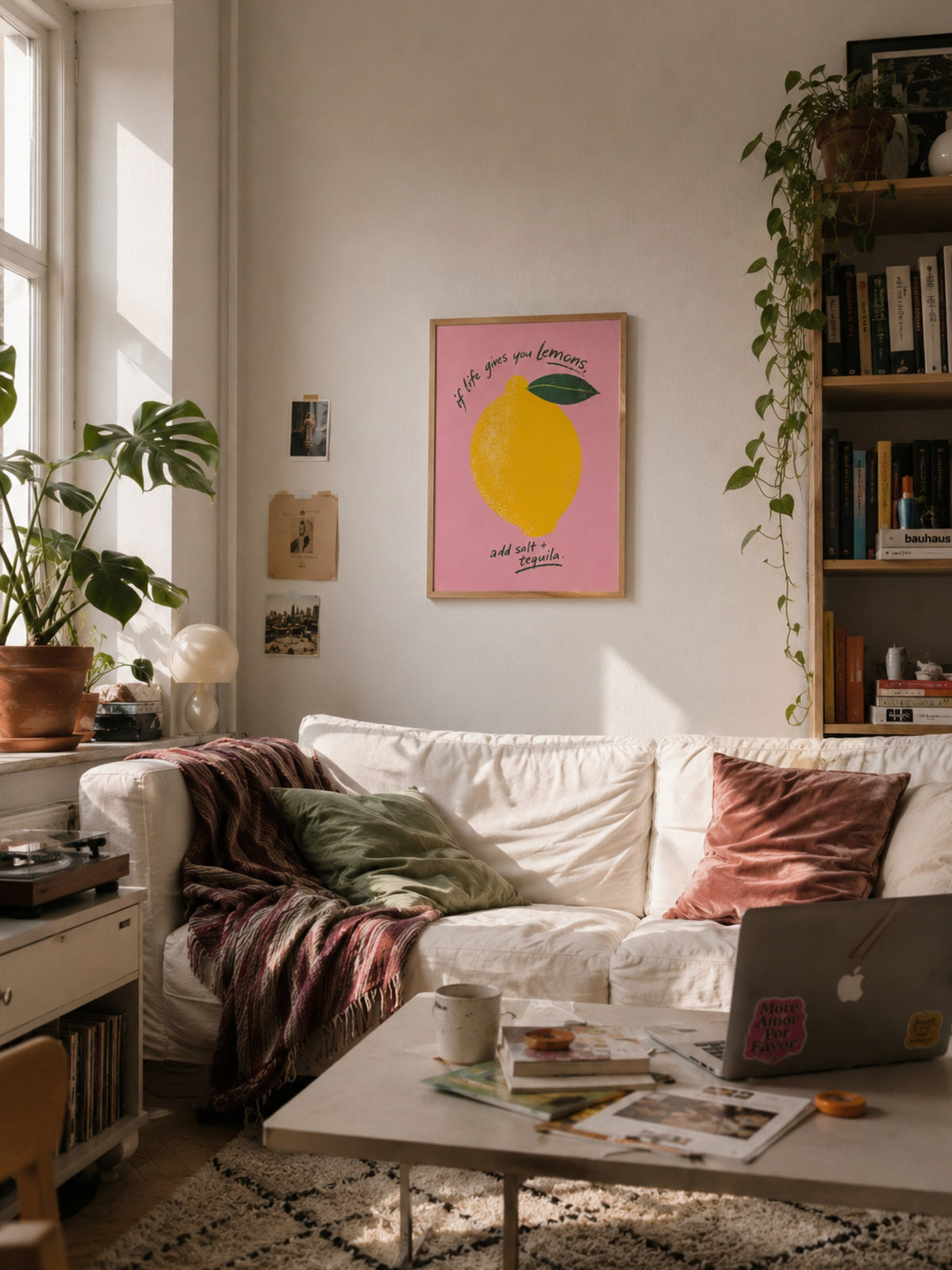 IMPRFCT — Magic 3 als Poster im Wohnraum